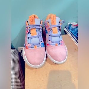 pg 6 “painted swoosh” basketball shoes- size 10